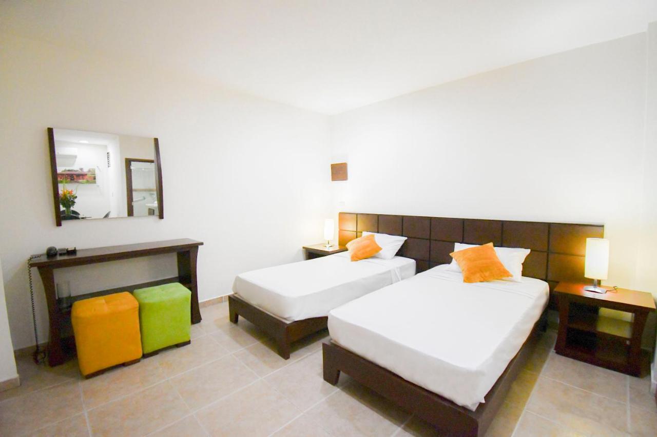 Hotel Monarca Armenia Exterior photo